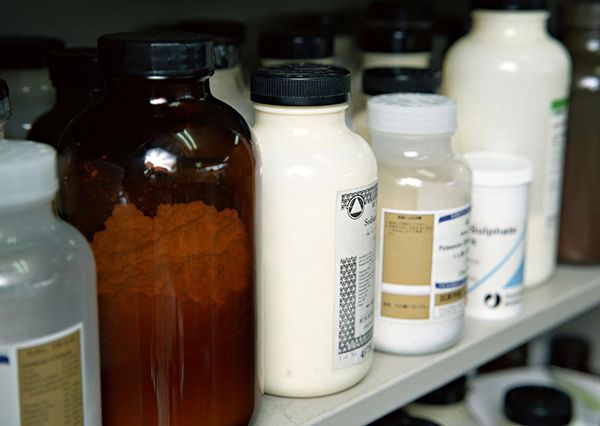 化工品國際快遞, 化學(xué)品國際快遞和危險品國際快遞