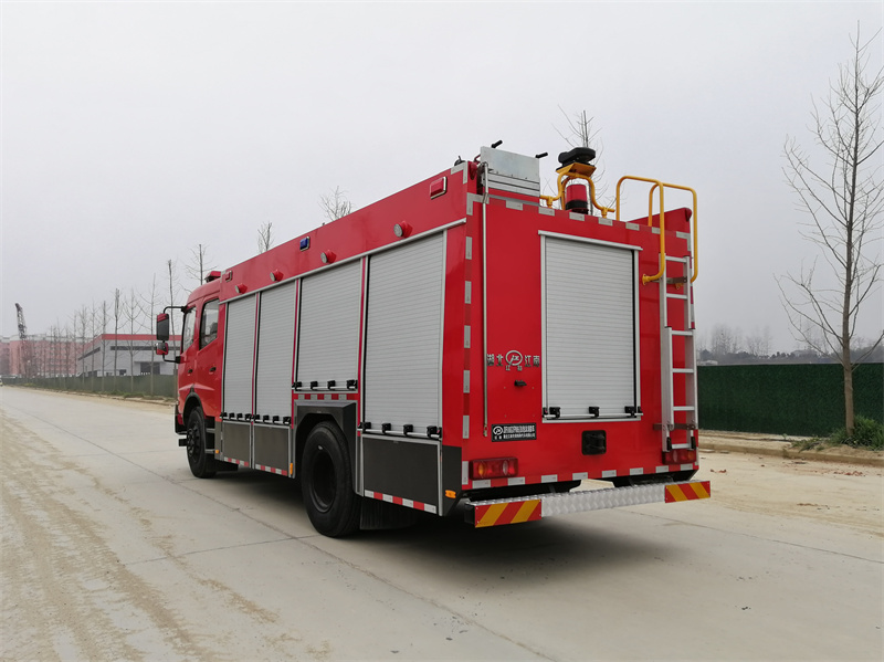東風仿天錦泡沫消防車(6.3噸)圖片